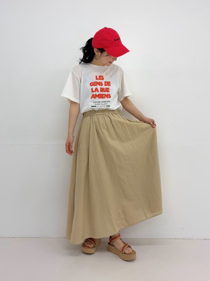 ▶︎スカート
麻57%/綿43%素材で清涼感があり、通気性の良いスカートです。
薄手の生地感ですが、裏地付きで安心して着用いただけます。
(洗濯機洗いOK)

私の身長でくるぶし丈。
広がりすぎないフレアシルエットで、低身長の方にもバランスよく着やすいです。