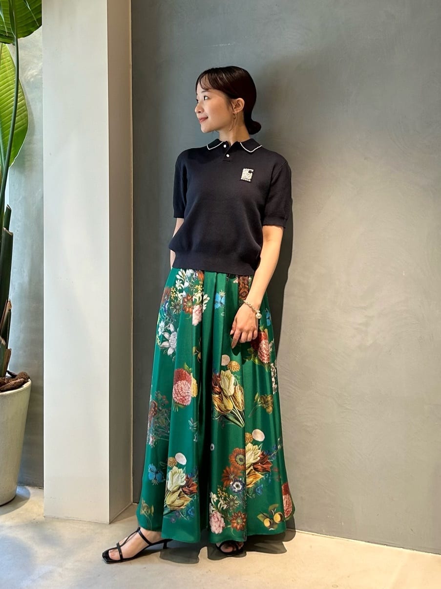 身長151㎝　〈CABaN 〉コットンカシミヤ パールポロプルオーバー

コンパクトなサイズ感と襟にあしらわれたパールで、カジュアルながらもどこか女性らしさのあるポロプルオーバー。シルク素材のボトムと合わせて、カジュアルアップさせました。