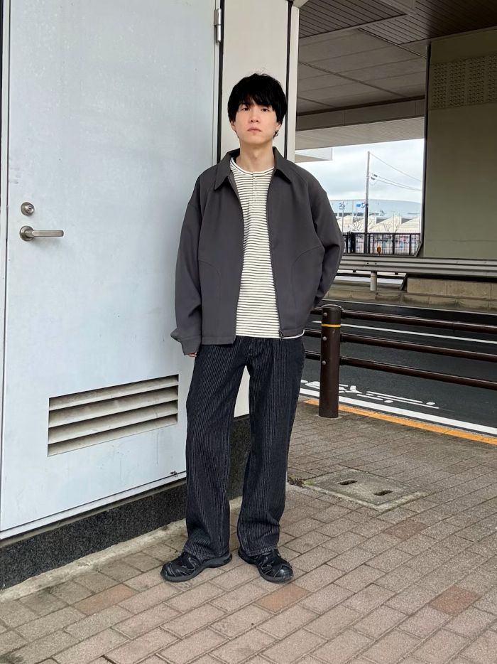 春の落ち着いたカジュアルスタイル◎

特徴的なデニムで立体感のある生地感となっています！シルエットはとてもきれい〇
