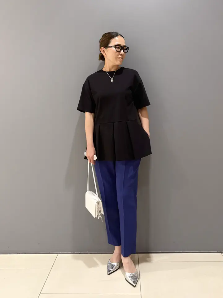 コーディネート身長 160cm

【WEB限定プルオーバー】

ウエスト切り替えのペプラムプルオーバー！
裾はタックフレアになっており、
ほどよいボリューム感がポイント！
一枚でも着映えして
インナー使いにも重宝する
優秀ペプラムプルオーバーです！


着用サイズ
プルオーバー　Sサイズ
パンツ　　　　4サイズ