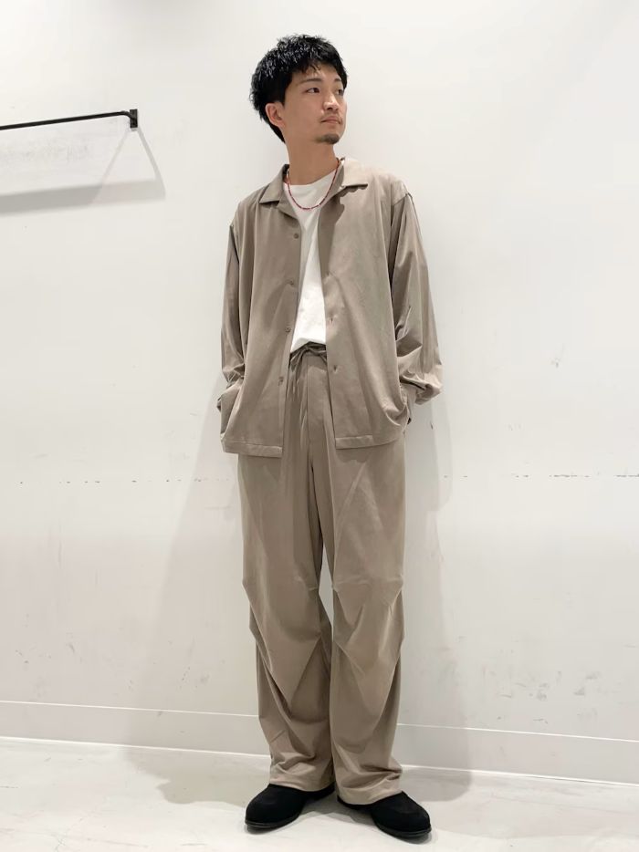 程よく艶感のある表面が、たとえセットアップでも野暮ったくならず、すっきりとした印象に。

それぞれバラバラでも使いやすく、セットで持っておくと便利。