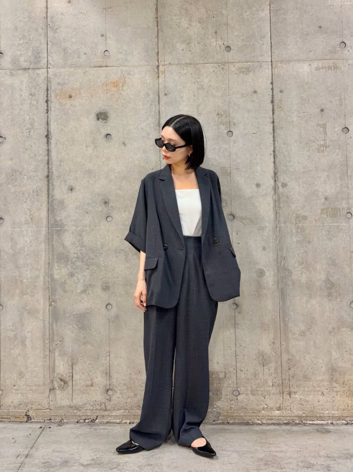 大人気セットアップ◎
リネンライク素材でお手入れ楽ちん！
嬉しい昨日もたくさんついてる優れ物アイテムです！