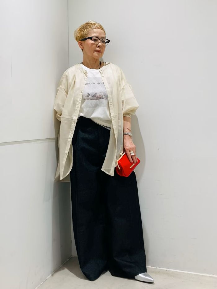 ご覧いただきありがとうございます！

フォトT，シアーシャツ，スラックスシルエットデニム、定番の使えるアイテム♩

チュールの重なったＴシャツ、かわいくてオススメです〇