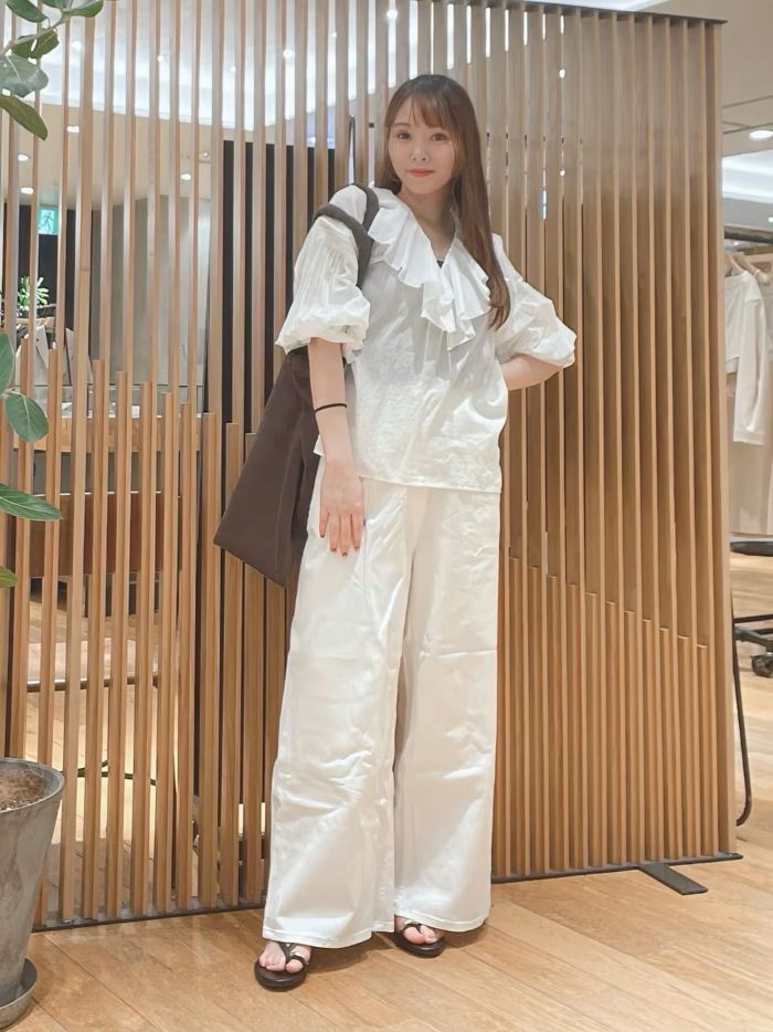 贅沢なギャザーと繊細なピンタックが魅力、コットンボイルギャザーショートブラウス。
軽く柔らかな風合いが魅力の、インド製コットンボイルを使用したブラウスです。