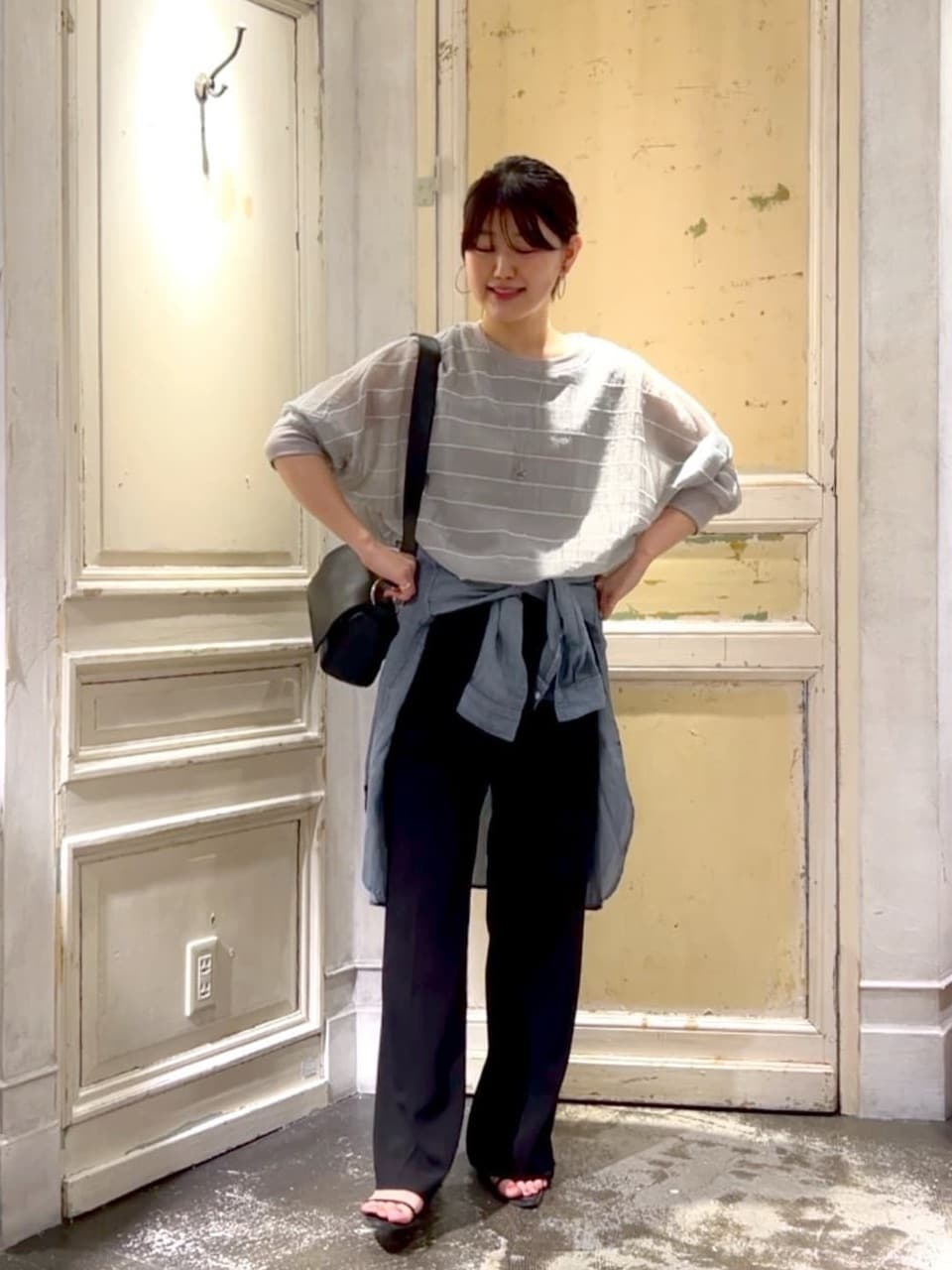 162cm ナチュラル イエベ春

【トップス】ブラウス+タンクの２枚セット
柔らかい色合いのボーダーが涼しげな薄手ブラウスは、
程良い透け感でタンクトップもセットなので安心◎
ゆったりした袖は、先がリブになっているので
ふんわりした形がキープできます◎


【シャツ】
コーデのポイントにしつつ気温差に対応できるようにシャツを腰巻き。
柔らかくしわしわになりにくいので
いざ羽織るときにもしわが気になりません。
デニムなのにとても軽くてふわっと柔らかいです。

【ボトム】サイズ1着用
落ち感があるのでラインが細く見えて美脚効果あります！！
肌離れが良くて涼しい履き心地◎
ウエストはオールゴムなのに、きれいめに見えるので