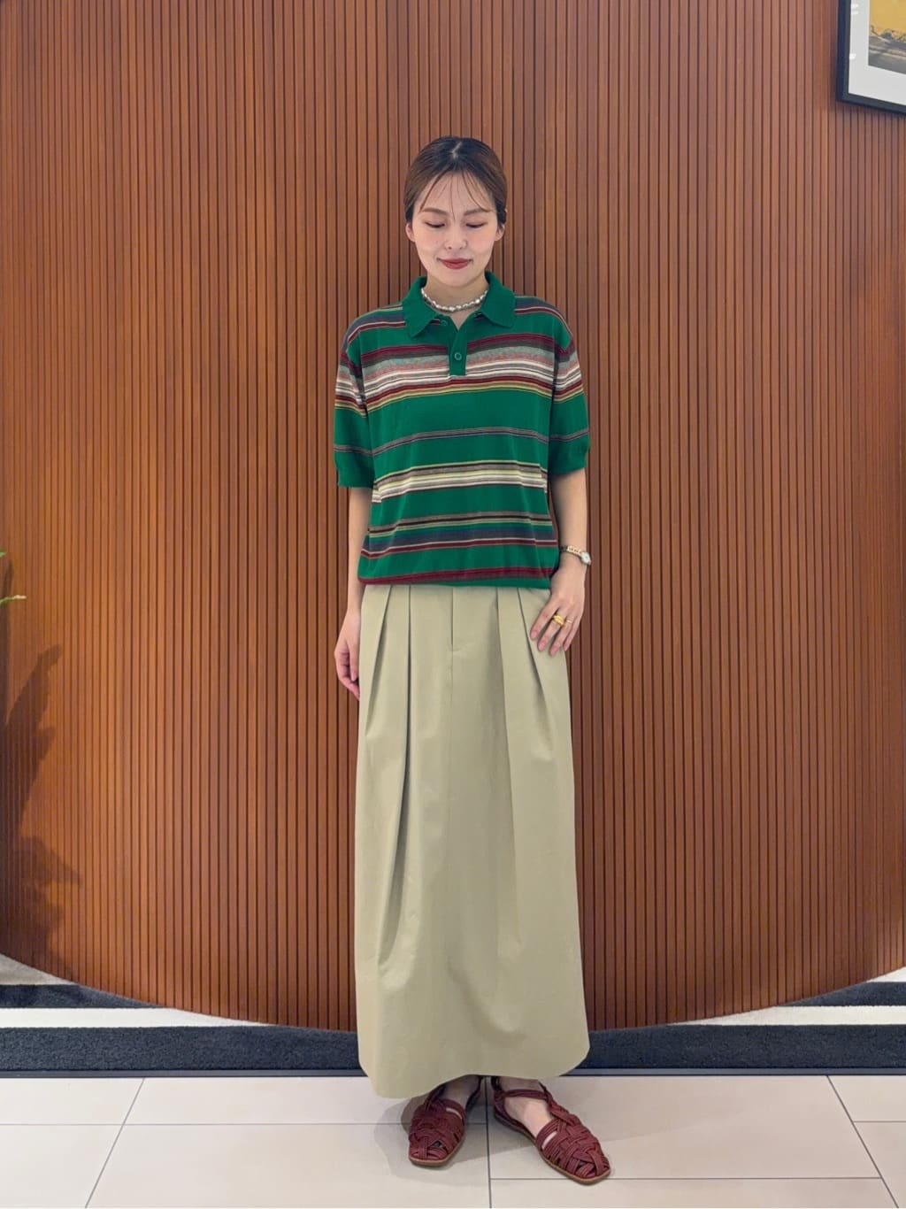身長164㎝　〈CABaN〉コットンカシミヤ マルチボーダー ポロプルオーバー

コットンのさらっとした肌触りにカシミヤの柔らかさをプラスし、軽さがありながらもほど良い温かみのある一着です。
やや丸みのある袖と〈CABaN〉らしい大きめの襟がポイントです。
カジュアルになりすぎず、きれいめなスタイリングにも合わせやすい一着。
ユニセックスで着用可能です。