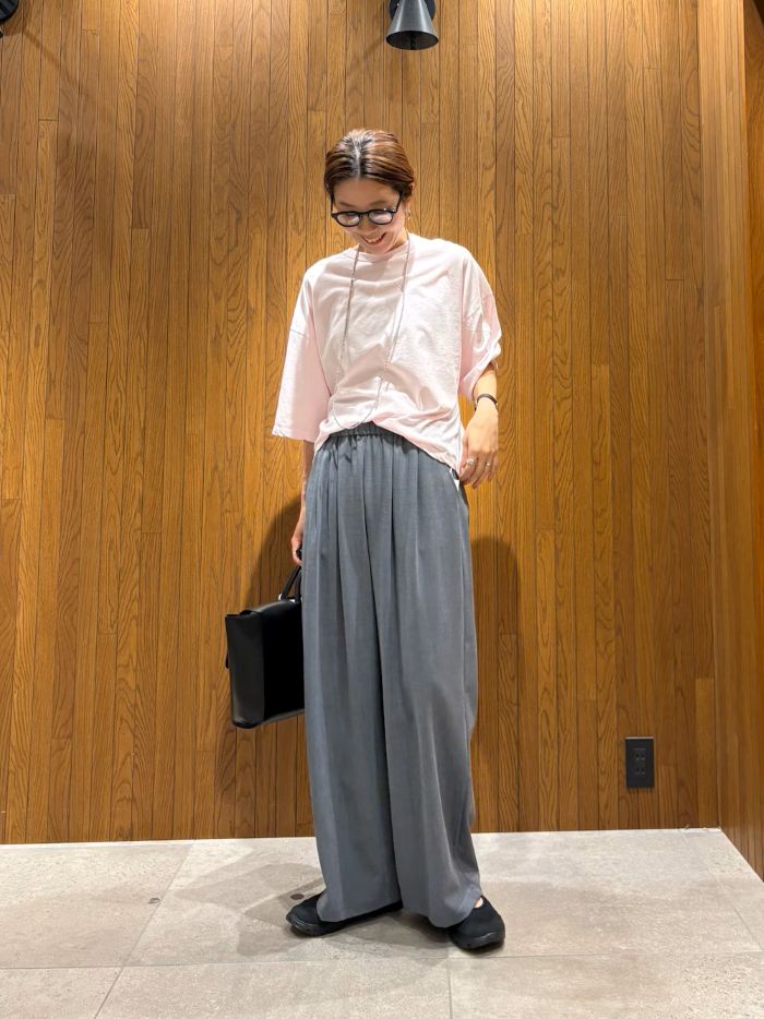 ・Tシャツ

atonと別注の商品です。

サラッとした着心地で
暑くなっても着やすいです。

生地は薄めですが、
全体的にゆとりがあるので　
体型カバーできます！