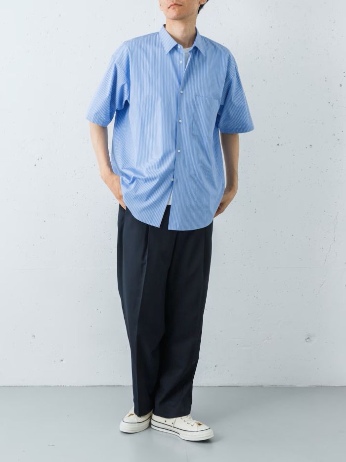 ・パンツ
重さを全く意識させない仕上がりを実現した、心地よい足運びを叶える新作パンツが登場しました。
選び抜かれたマテリアルにより、汗ばむ時期でも肌にまとわりつかず、常に爽快な状態を保ちます。