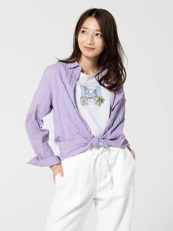 [シャツ]ふんわりとしたオーガニックガーゼで仕立てた長袖シャーリングブラウス。
肌あたりも優しく、季節を通して心地よく楽しめるアイテムです。春夏のスタイリングを上品にまとめてくれます。
[Tシャツ]高級スーピマ綿をベースにした、シルキーな肌触りの天竺Tシャツ。
光沢感のあるなめらかな風合いが続き、快適な着心地をキープします。14色プリントのリゾートクマが、夏気分を楽しく演出するアイテムです。
モデル身長166㎝