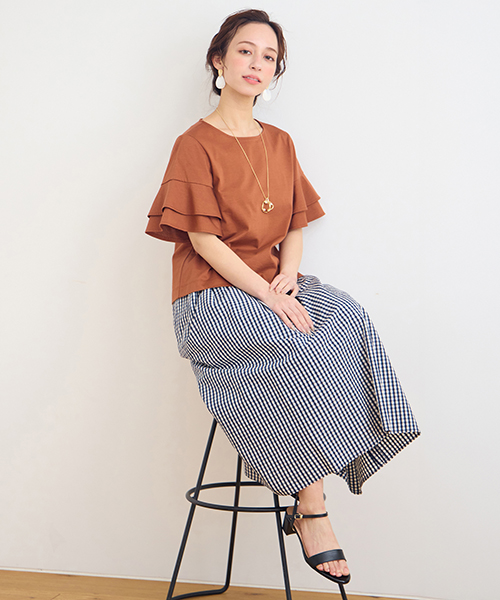 	“Find Your Size” -探していたのは、こんな服- 小柄さんに似合う上品でバランスの良いSサイズ服、リリアンビューティエクラ。 Mサイズは一部店舗とオンラインショップにて販売。モデル身長：155㎝