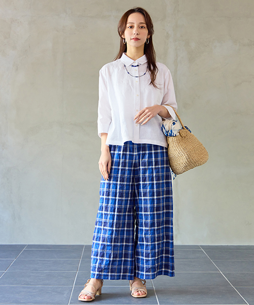 	“Find Your Size” -探していたのは、こんな服- 小柄さんに似合う上品でバランスの良いSサイズ服、リリアンビューティエクラ。 Mサイズは一部店舗とオンラインショップにて販売。モデル身長：155㎝