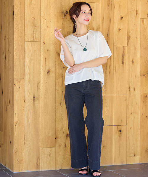 “Find Your Size” -探していたのは、こんな服- 小柄さんに似合う上品でバランスの良いSサイズ服、リリアンビューティエクラ。 Mサイズは一部店舗とオンラインショップにて販売。モデル身長：155㎝