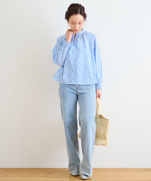 “Find Your Size” -探していたのは、こんな服- 小柄さんに似合う上品でバランスの良いSサイズ服、リリアンビューティエクラ。 Mサイズは一部店舗とオンラインショップにて販売。モデル身長：155㎝