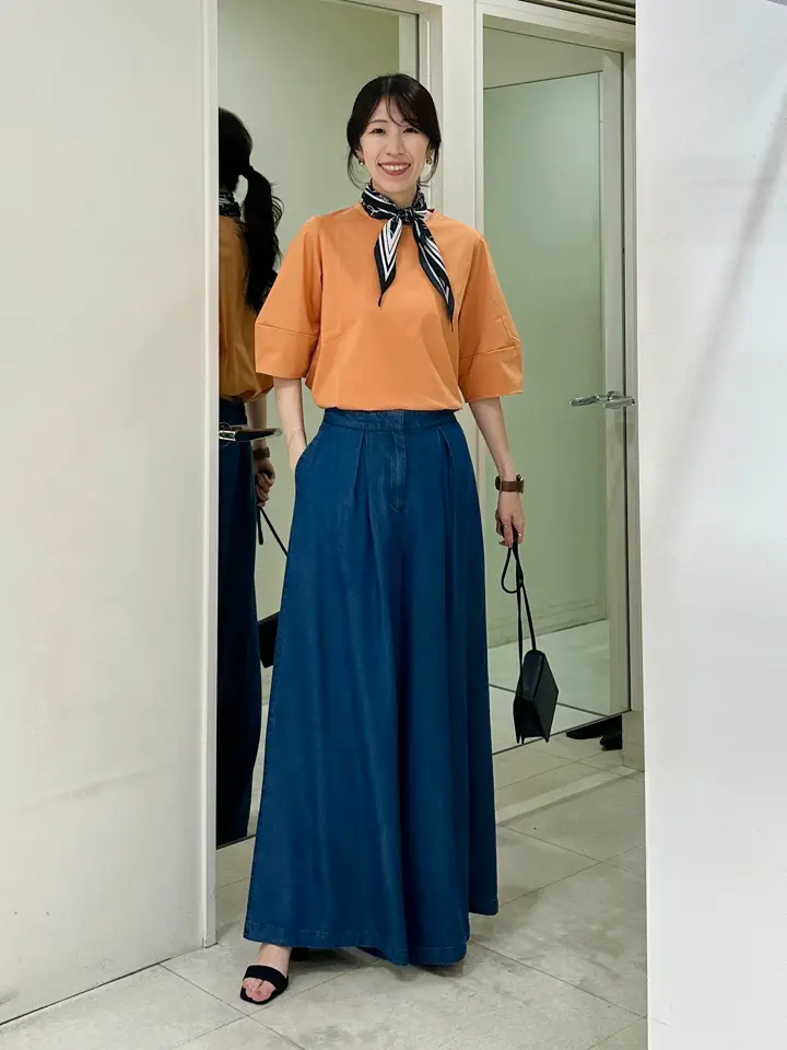 コーディネート身長 170cm

きれいめカジュアルコーデ♩

お袖がランタンスリーブのシルエットなので
気になる腕周りもナチュラルにカバー◎

ボリュームのあるワイドパンツ合わせは
ウエストインしてメリハリをつけるのが
おすすめです^_^

スタッフ着用サイズ
■カットソー【S/Mサイズ相当】
■パンツ【4/Mサイズ相当】9号
※ウエストを調整して履いております

※スカーフはサンプルを使用しております