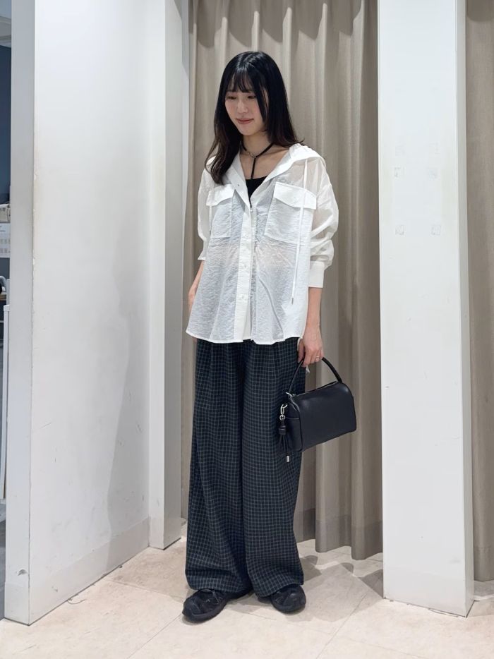 今回はフード付きのシアーのシャツを使った初夏のカジュアルコーデをしてみました♪

シアーのシャツはとっても楽な着心地で夏の羽織にもお勧めです〇