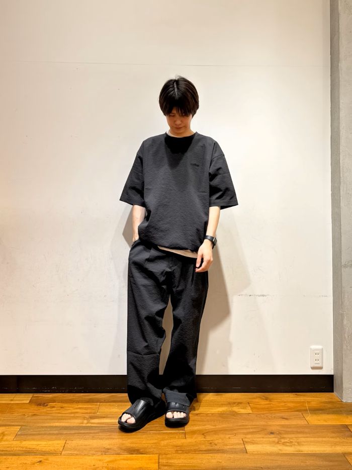THOUSAND MILEのセットアップが入荷しました。
サッカー生地で快適さ抜群です。
セットアップで楽にカッコ良いスタイリングが出来ます。