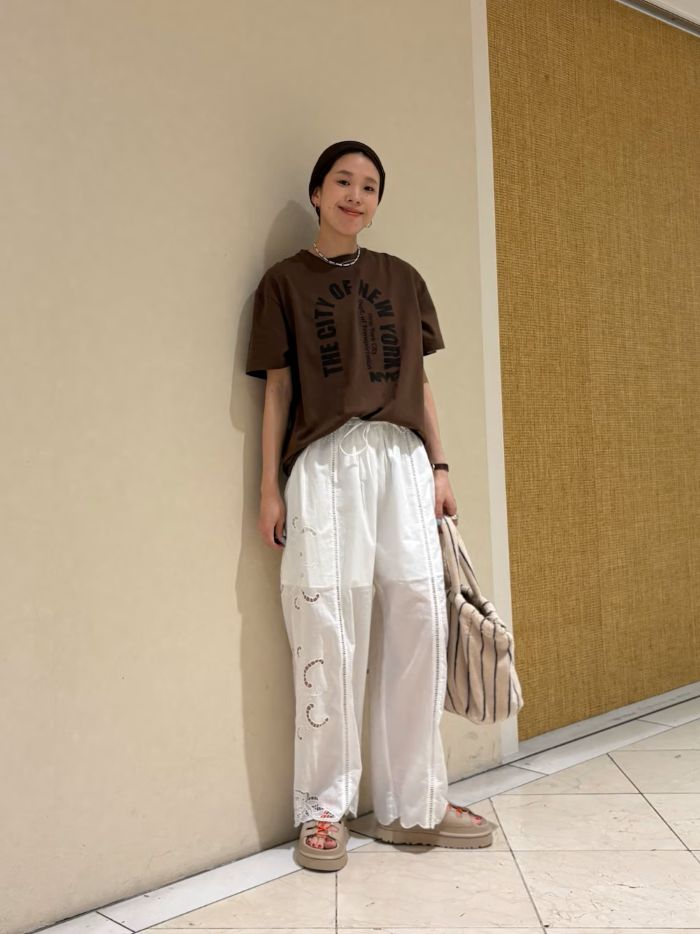 ・パンツ
裏地付きなので、下着の透け感は気にならなかったです！

薄手で涼しいので、真夏にもぴったりです。


ウエストのゴムはよく伸びるのでラクでした！