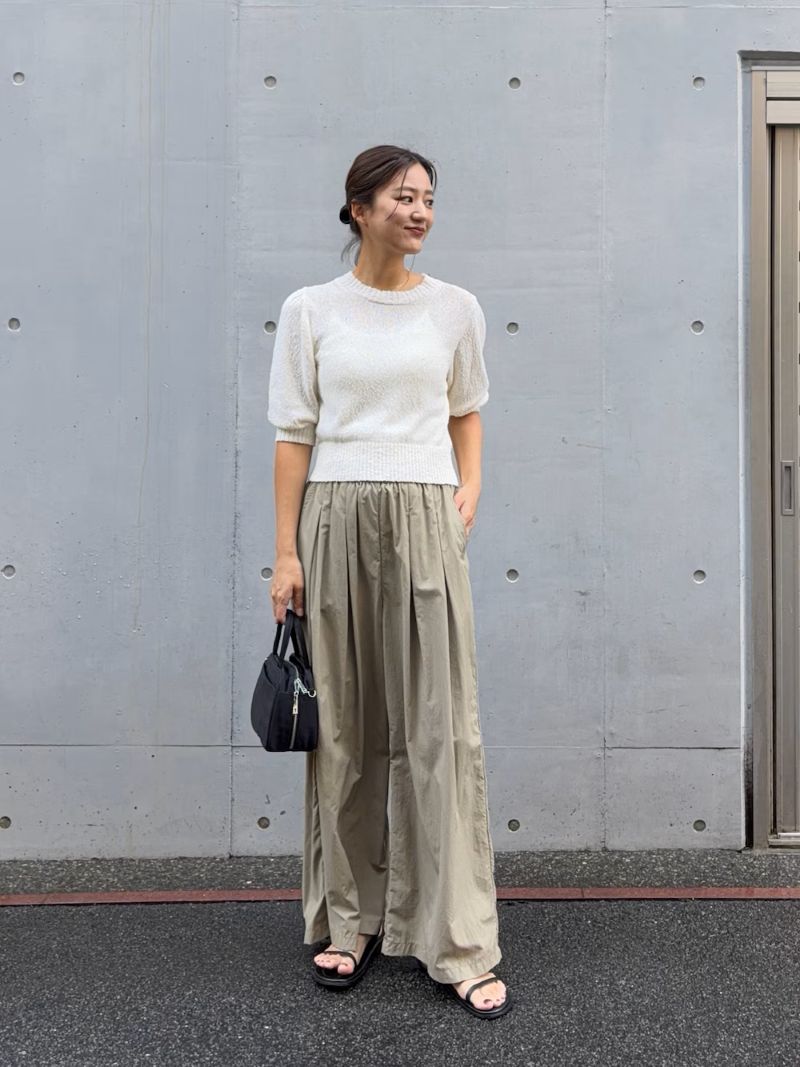 人気のパンツです。

接触冷感等の機能素材つきです。
ワイドシルエットでリラックスして着用できます。