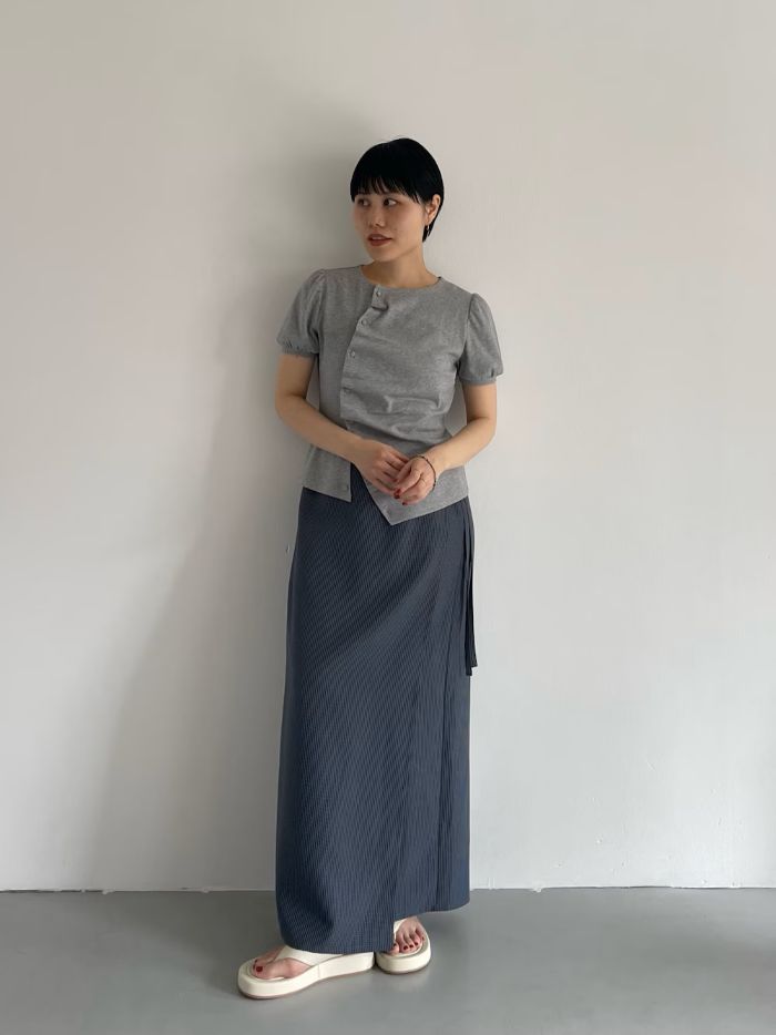 女性らしいデザインのカットソーにボトムもスカートで女っぽく合わせるのが気分です！
サンダルはあえてレディになり過ぎないものを選びました。