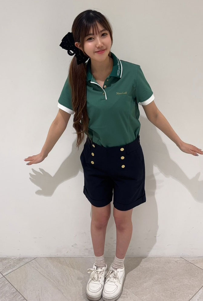 襟のロゴがポイント☆ポロシャツとマリーン風ショートパンツの組み合わせ