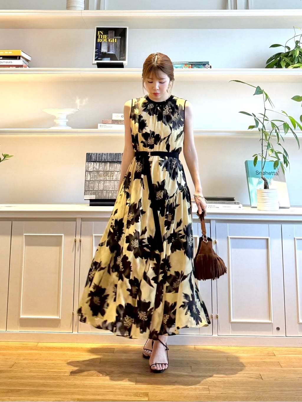 【メッシュクロッシェボレロカーディガン】　着用サイズ：2(M)
キレイめドレスのような美しいシルエットが魅力の1着。
付属のベルトを外せば、程よくラフな雰囲気でも着用いただけます◎
シワになりにくく、かさばらない軽やかな素材感なので、ご旅行にもおすすめ。
1枚で華やかに映える柄が、コーディネートの主役になってくれます。
スニーカーやカジュアルなサンダルを合わせて、抜け感のあるスタイリングを楽しむのもおすすめです。

※手洗い可能

スタッフ身長：157cm