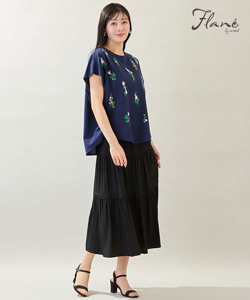 misselから生まれたニューライン「Flane
リラクシーなコットンプルオーバーはお花の刺繍が並んだ甘さのあるデザイン。パンツスタイルだけでなくスカートとコーディネートもおすすめです。