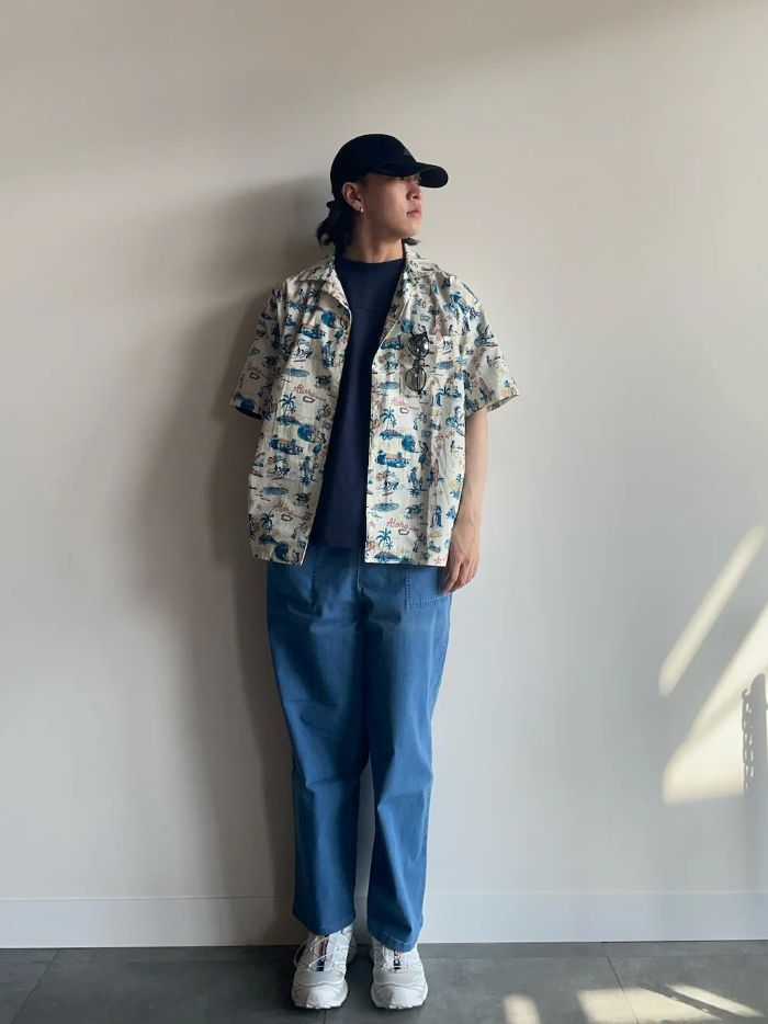 夏定番の柄シャツにデニムです！
