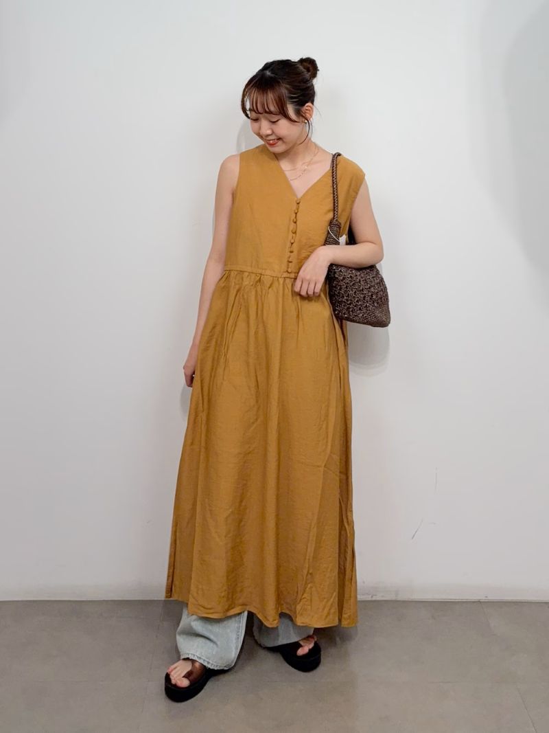 新作ワンピースコーデ！大人っぽイエローが可愛いっ◎
今回は夏らしくインナーはキャミソールですが、Vネックで身幅も大きいのでジャンパースカートのようにも使えます！
155cmでCOMPACT着用しています！
