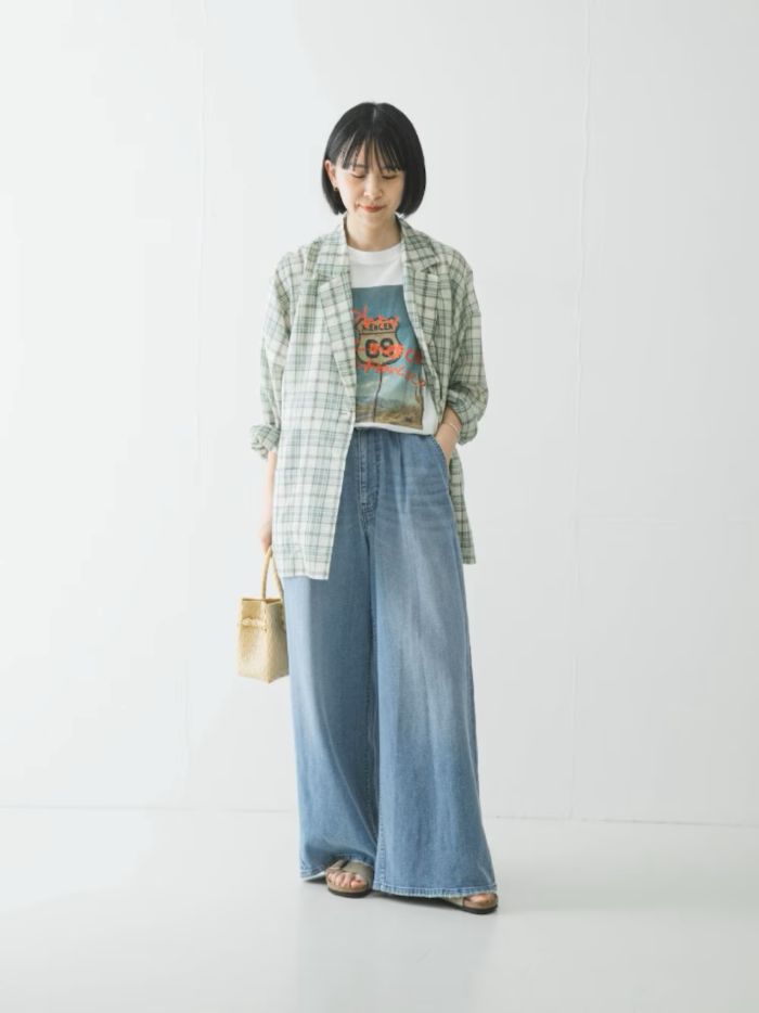 清涼感のある透け感とチェック柄で、夏の装いをクラスアップするシアーチェックジャケット。
程よい透け感が涼やかな印象を与える、URオリジナルのシアーチェック。
ゆとりのあるリラックスシルエットに仕立てることで、シャツのような軽快な着心地ときちんと見えを両立しました。