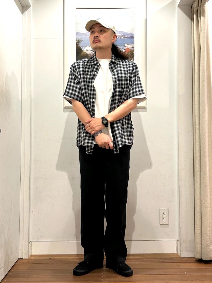Sonny Label からパンツのご紹介！
普段使いからオフィスカジュアルまで使えるデザイン！
ウエストはゴム仕様で楽ちん◎