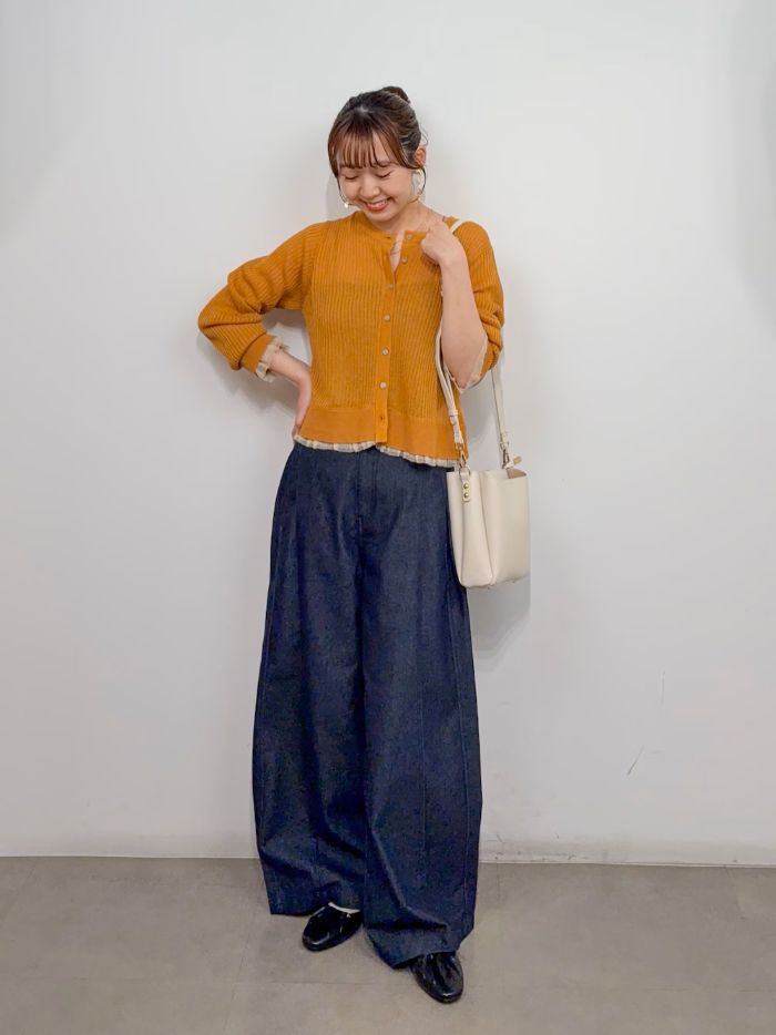 フリルが素敵で、閉めると裾ラウンドなのもポイントです◎
そしてUVカット機能付き！！最強アイテムなのでぜひチェックお願いします！