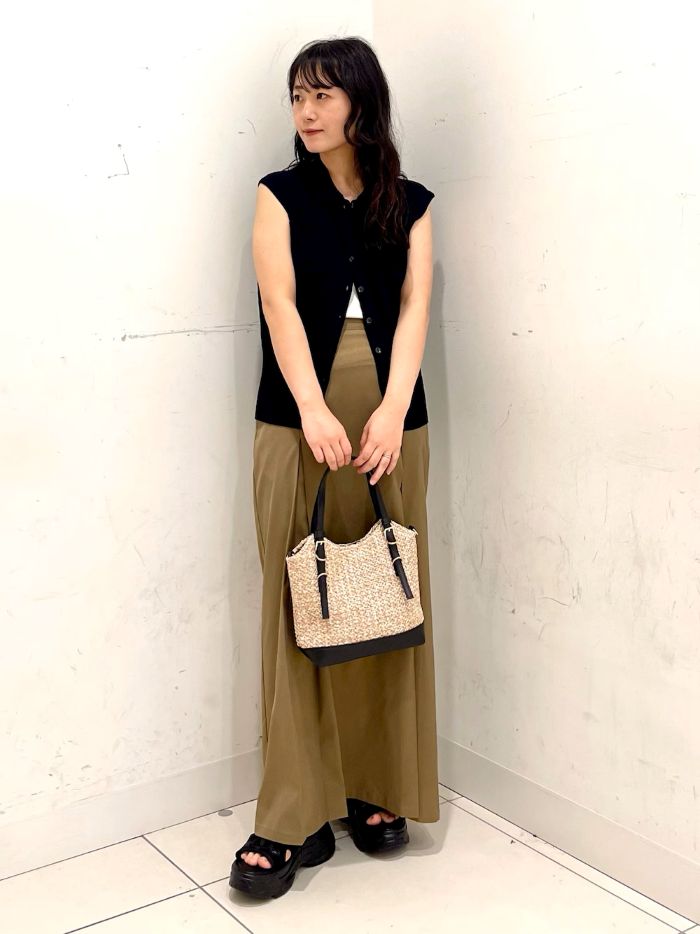 ニットは近赤外線をカバーしてくれます。
洗濯機で洗えて手入れが楽ちんです◎
カラーバリエーションも豊富なのがポイント！
ニット生地で着心地も良いです。