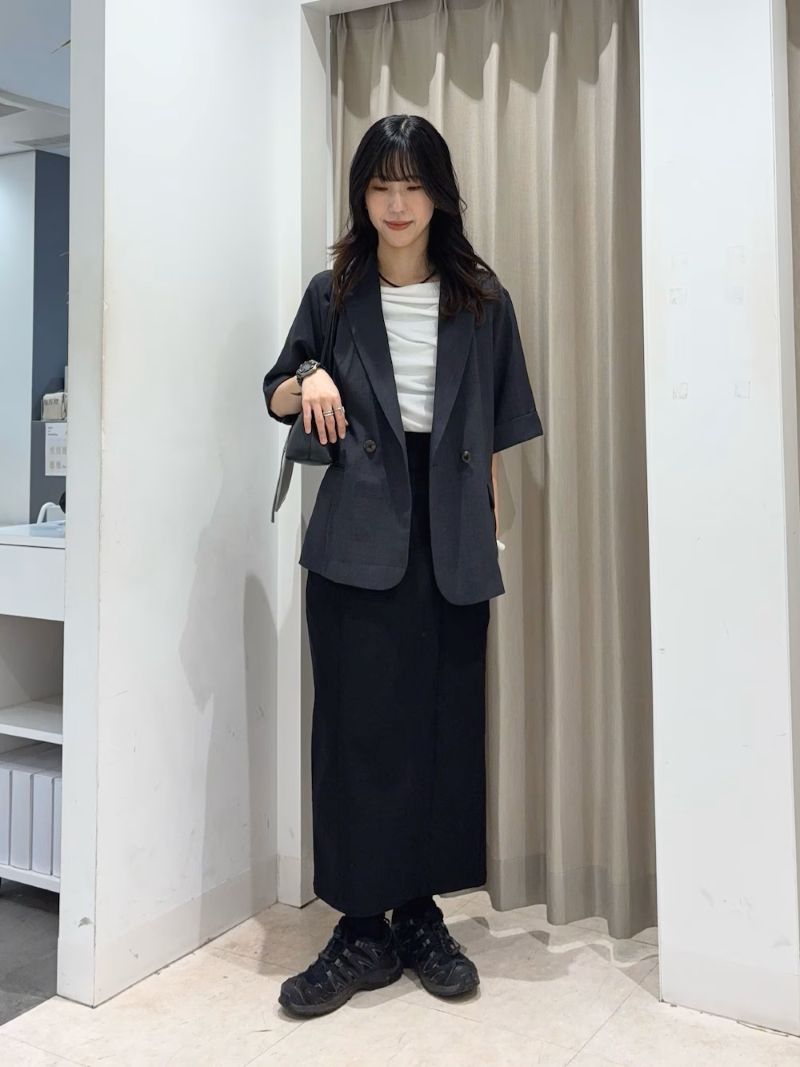 今回はリネン風のお素材のジャケットを使ってベーシックなカラーで大人カジュアルにまとめてみました！
足元をローファーやパンプスにすればオフィスにもお勧めです◎