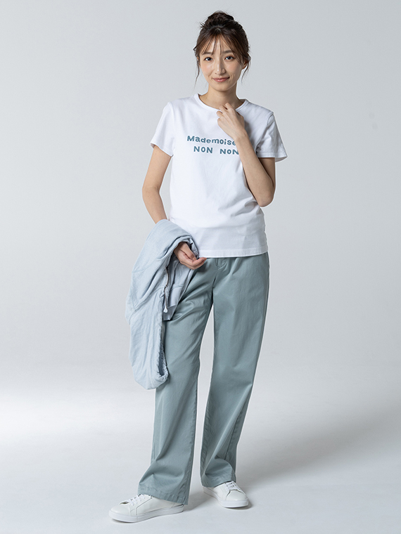 Mademoiselle NON NON1色ロゴプリントの定番Tシャツです。
素肌に触れてもストレスなく、快適な着心地を感じられる上質な素材を使用しています。一度着用すると、手放すことの出来ない一枚です。
モデル身長166㎝
