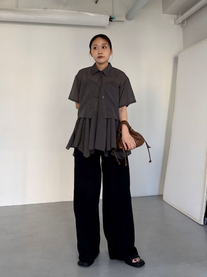 春に大人気だったシャツが
半袖になって再登場しました～～～！

イレヘムデザインのビスチェがセットになったシャツ
中に着たり、上に重ねたり、単品使いもおすすめです！