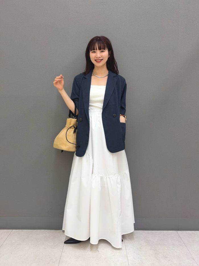 NAVYのジャケットは白とあわせてコントラストを
ぱきっとさせる綺麗めなコーデにおすすめです！！