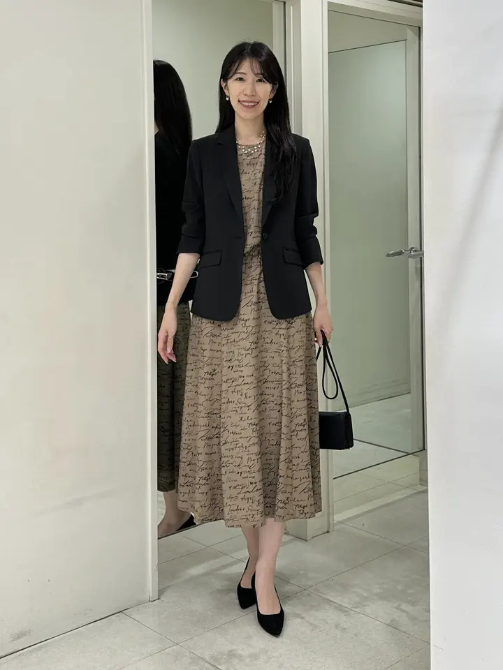 コーディネート身長 170cm

【30th ANNIVERSARY】
ICBオリジナルプリント柄のワンピースは
30周年を記念した特別なアイテム！

細かな総柄プリントで
上品かつ華やかな雰囲気に◎

一枚でお出かけはもちろん、
ジャケットを合わせればお仕事にも使えます！

シワになりにくい素材なので
出張や旅行でも活躍してくれますよ^_^

スタッフ着用サイズ
■ジャケット【4/Mサイズ相当】9号
■ワンピース【4/Mサイズ相当】9号