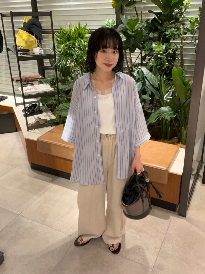 ・シャツ
ハーフスリーブなので気になる二の腕もしっかりカバーできる長さで安心。
前開きで羽織りとしても使えるので、夏は重宝間違いなしです。

・パンツ
152cmで36を着用してます。
ウエストはゴム仕様で、サイズ調節可能なため小柄な方、低身長さんでも履きやすいです。
