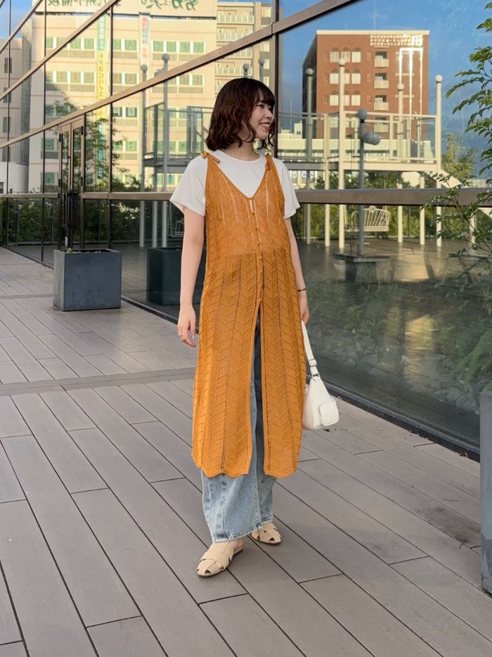 汗ジミ防止加工を施したTシャツをインナーとして着用しました！！
さらっとしていて、夏に大優勝のアイテムです！！！
