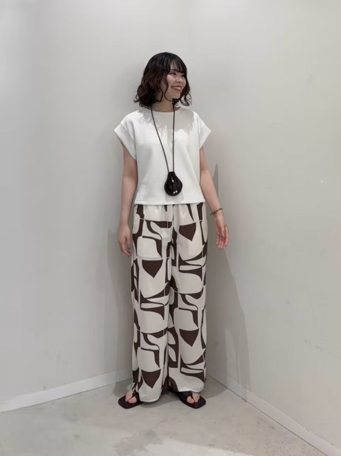 シーンレスでご着用いただけるTシャツです！
脇マチがついており、インナーが見えずらくなっています！！