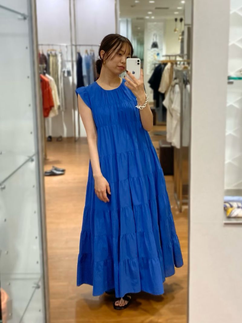 ROSSOのインド綿ワンピース
本日から発売スタートのこちら！
柔らかくて軽やかな生地が魅力です。
バストあたりに少しゴムが入っているので
着脱のしやすさ＋着膨れしないのが魅力！
ご旅行から普段着まで幅広く使えそう。
162cmで足首が見えるくらいの丈感です！
