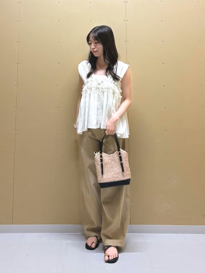 夏らしくて都ても可愛いフリルブラウスです！