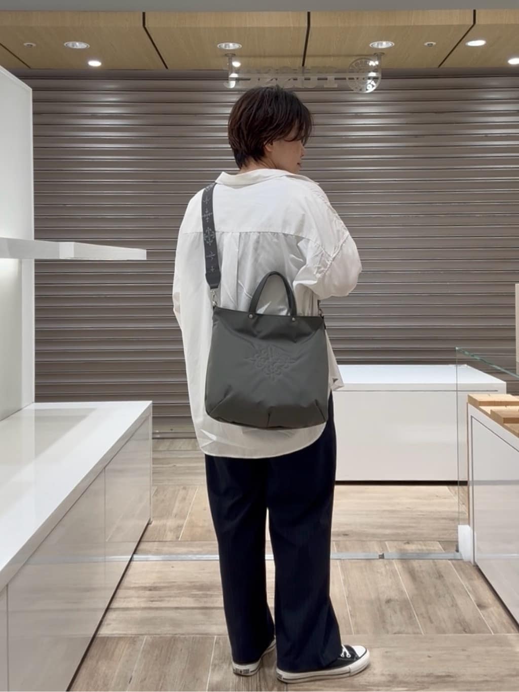 身長：156cm
持ち手が短いので、低身長でもバランスよく持てます＾＾丸みのある柔らかいシルエットが、ナチュラルなコーディネートに馴染みます♪