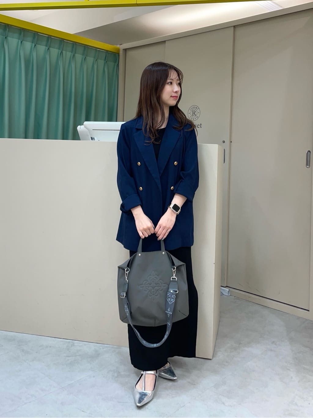 身長：149cm
マットな質感のナイロンに
部分的なレザーデザインが
綺麗めカジュアルコーデにぴったりです！
