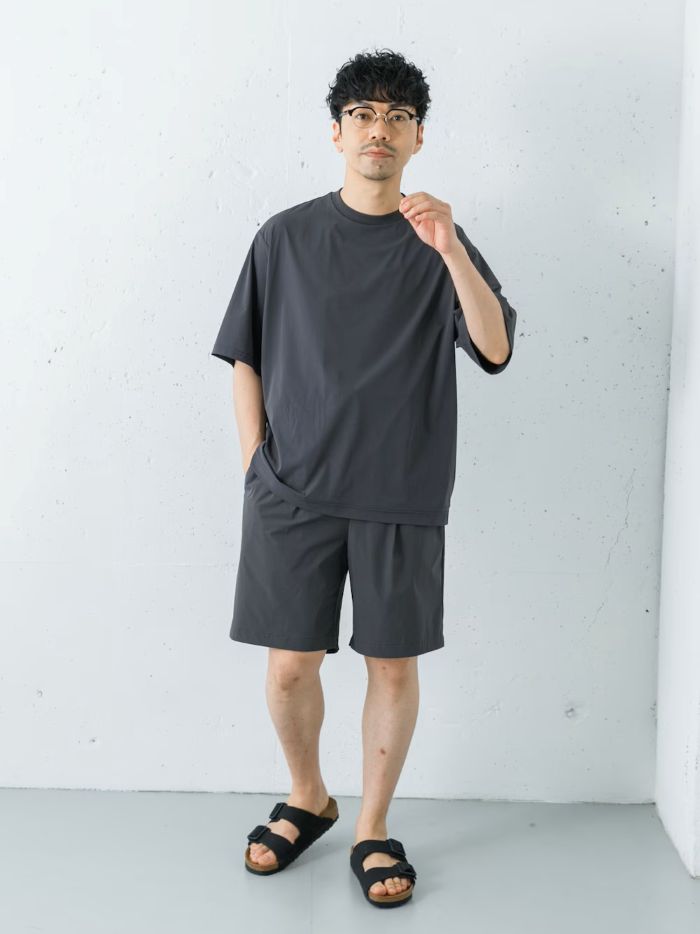 TシャツはMサイズで程よくゆとりのあるシルエットです。
パンツはMサイズで着丈は少し膝にかかるくらいで幅はスタンダードな合わせやすいシルエット。
ひんやり機能やUVカットもある最強素材です◎