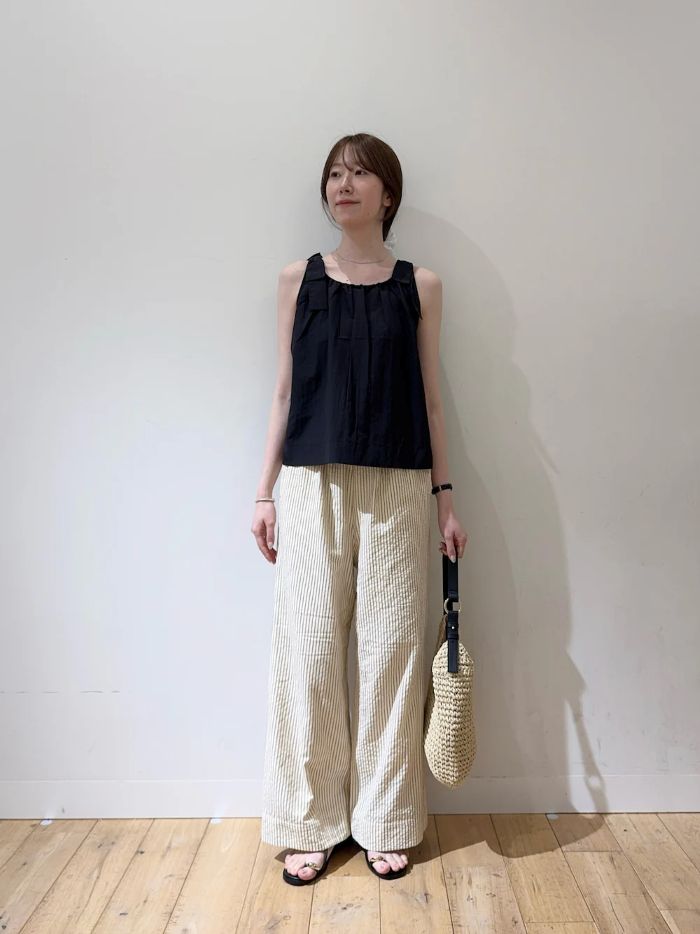 肩のリボンが大人可愛いブラウス☺︎
トレンドのストライプパンツで夏らしいコーデに