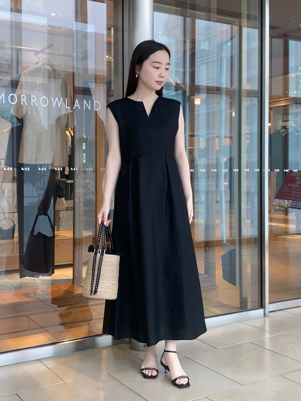 身長158㎝　〈Ballsey〉
ライトクリアスラブ バックリボンワンピース。
バックリボンのデザインがフェミニンで目を惹くワンピースです。
ハイウエストの切り替えがスッキリとした印象で1枚でお上品に着こなしでいただけます。

