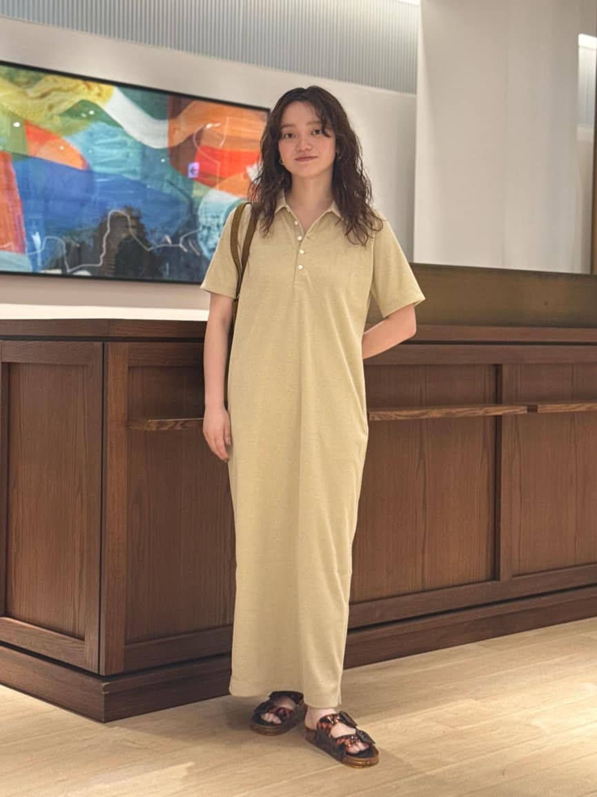 身長156㎝　すとんと落ちるシルエットでラインを拾いすぎず一枚で着やすいワンピースです。
ジャージー素材でストレッチ効いていて涼しいところも今から着るのにぴったりでおすすめ。
手洗い可能なところも嬉しいポイント。
