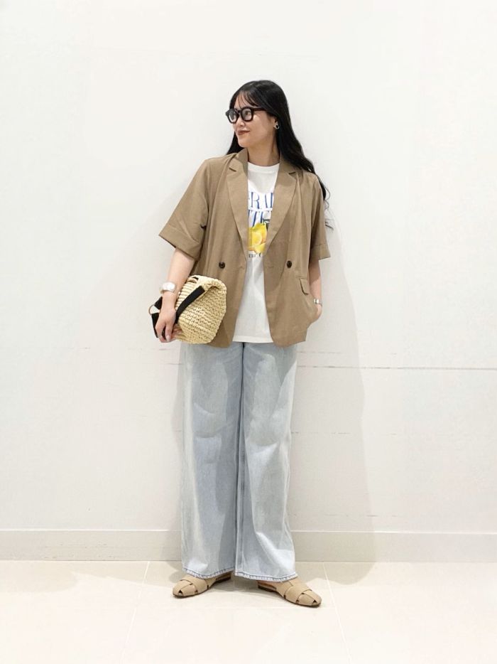 明るめカラーでまとめたコーデなので
軽く、爽やかな印象になりました！

レモンのプリントTシャツなので
よりさっぱりに！！