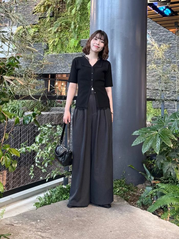 襟元と裾のレースがさりげなく可愛いカーディガンです！♡どのボトムスとも相性抜群です！！